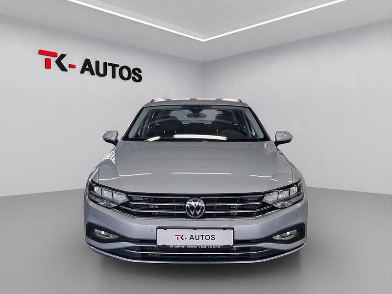 Gebraucht VW Passat 150 PS (110 kW) 2022 Silber Kombi