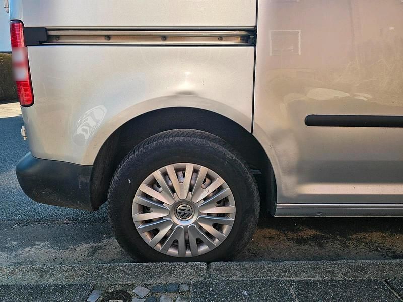 Gebraucht VW Caddy 102 PS (75 kW) 2012 Silber Van / Kleinbus