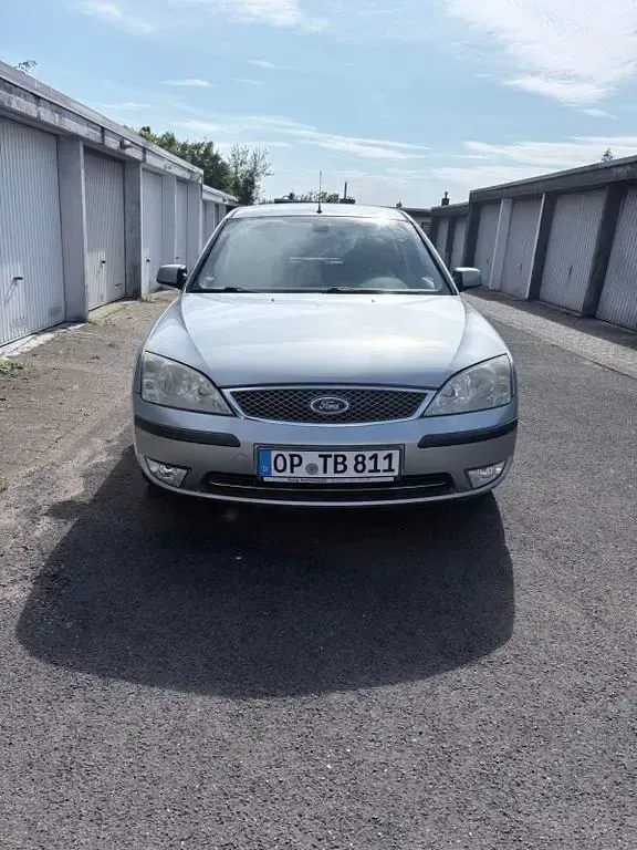 Gebraucht Ford Mondeo Ghia 170 PS (125 kW) 2003 Silber Limousine
