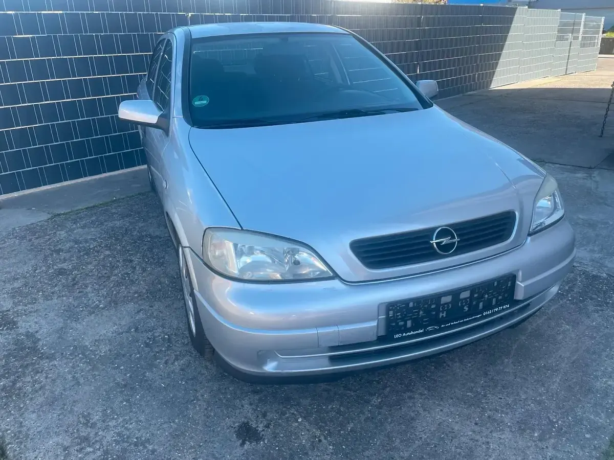 Gebraucht Opel Astra 101 PS (74 kW) 2002 Silber Limousine