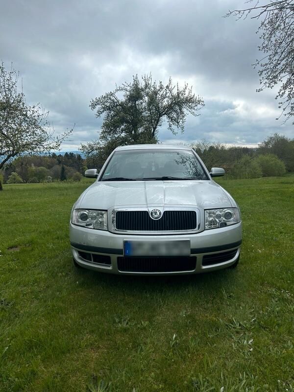 Silber Gebraucht 2005 Skoda Superb Limousine | 3.000 € (Superpreis) - Bild 1/4