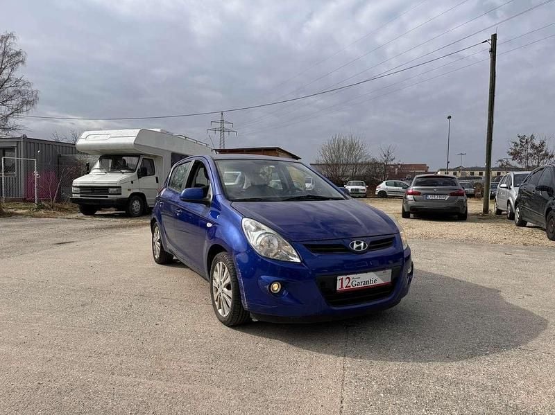 Gebraucht Hyundai i20 Edition+ 77 PS (56 kW) 2011 Sparkle blue Kleinwagen