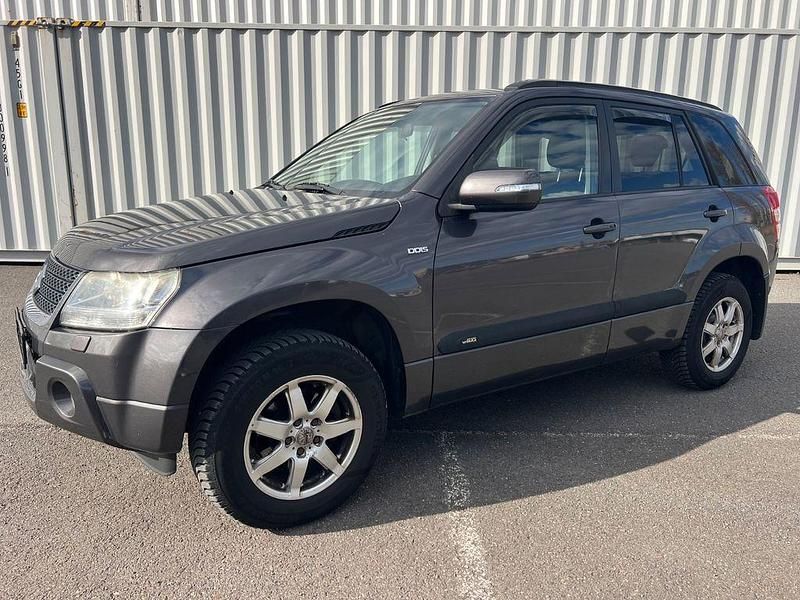 Gebraucht Suzuki Grand Vitara 129 PS (94 kW) 2010 Grau SUV