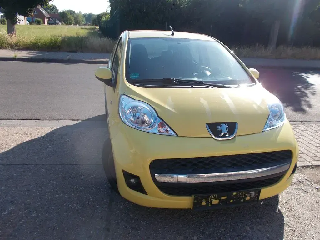 Gebraucht Peugeot 107 Filou 68 PS (50 kW) 2009 Zu lackieren gelb b0/deckende Kleinwagen