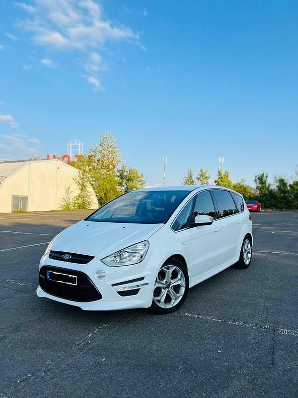 Weiß Gebraucht 2015 Ford S-MAX S Van / Kleinbus | 11.499 € (Teuer) - Bild 1/4
