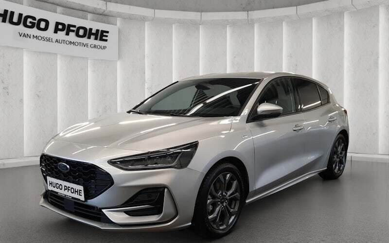 Silber Gebraucht 2024 Ford Focus ST-Line X Limousine | 25.849 € (Fairer Preis) - Bild 1/4