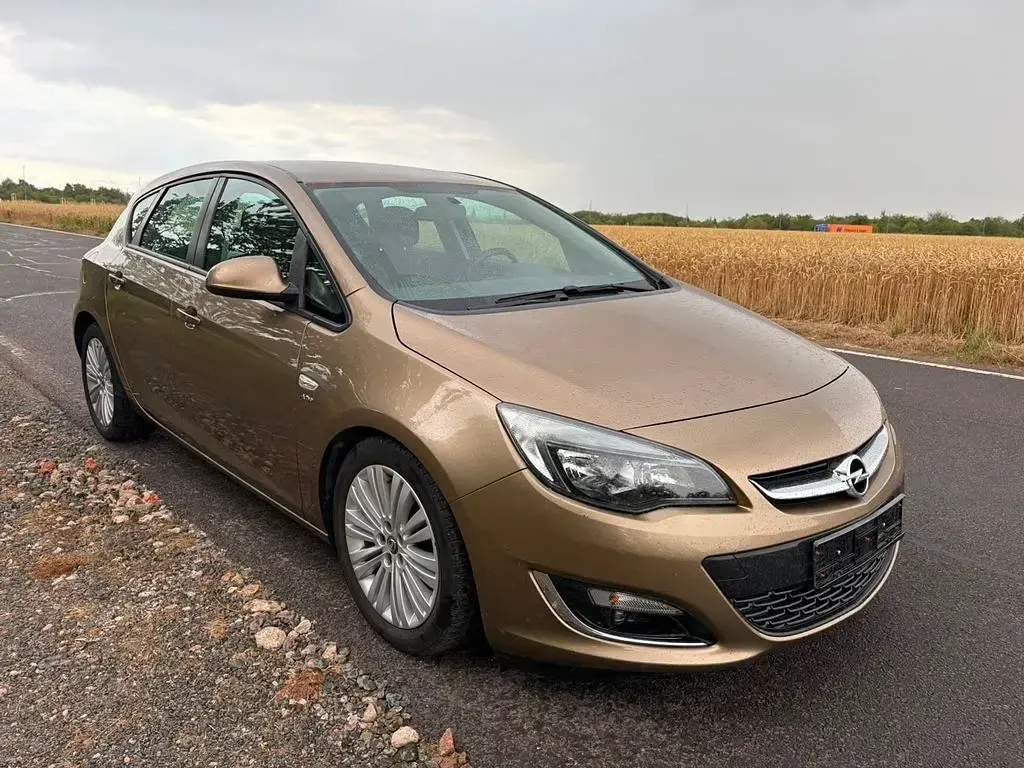 Gebraucht Opel Astra 120 PS (88 kW) 2013 Limousine