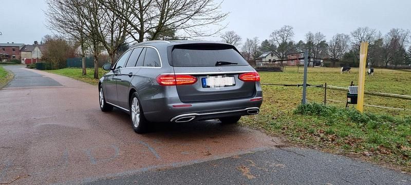 Gebraucht Mercedes E200 150 PS (110 kW) 2017 Grau Kombi