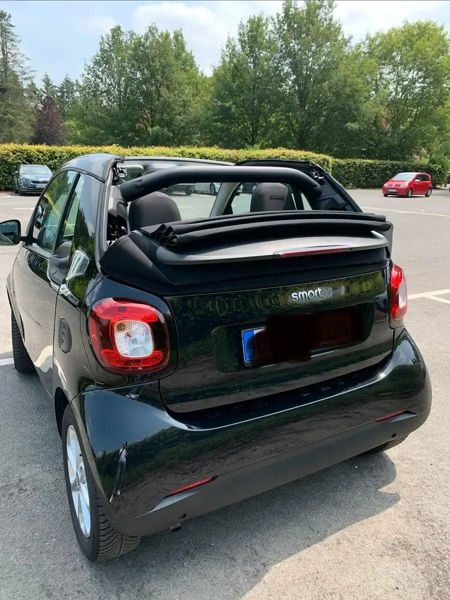 Gebraucht Smart ForTwo Cabrio 90 PS (66 kW) 2017 Schwarz Cabrio
