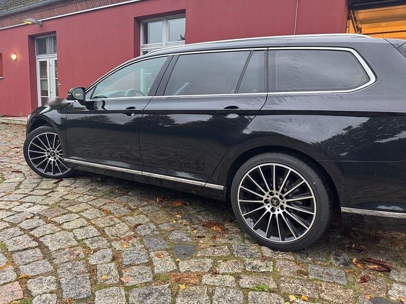 Gebraucht VW Passat Highline 190 PS (139 kW) 2015 Schwarz Kombi