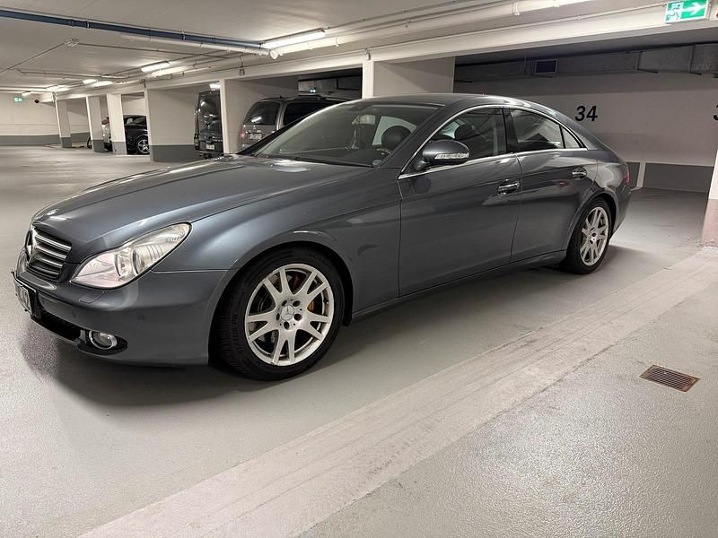 Grau Gebraucht 2006 Mercedes CLS350 Limousine | 12.800 € - Bild 1/4