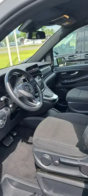 Gebraucht Mercedes V220 Edition 163 PS (119 kW) 2023 Weiß Van / Kleinbus