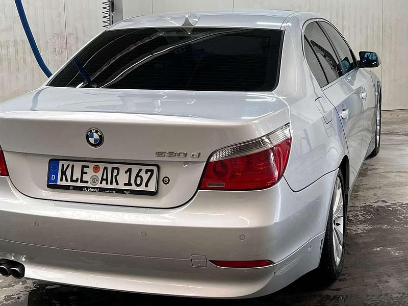 Silber Gebraucht 2004 BMW 530 Limousine | 4.700 € (Guter Preis) - Bild 1/4