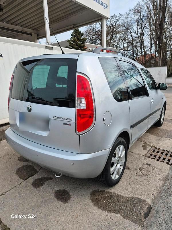Gebraucht Skoda Roomster 70 PS (51 kW) 2010 Silber Van / Kleinbus