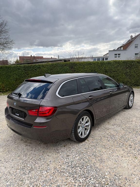 Gebraucht BMW 530 Sport Line 258 PS (189 kW) 2012 Braun Kombi