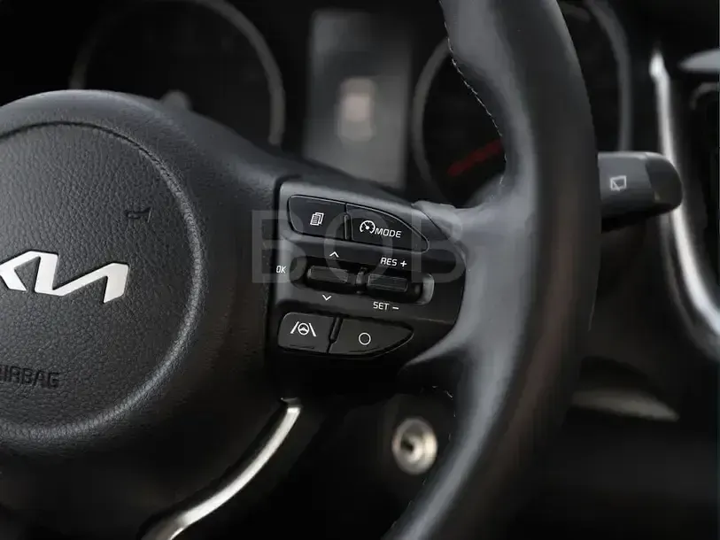 Usado Kia Stonic 101 CV (74 kW) 2022 Gris SUV