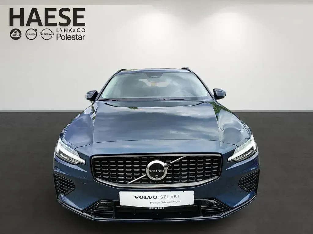 Gebraucht Volvo V60 Plus 398 PS (292 kW) 2025 Denim blue / metallic Kombi