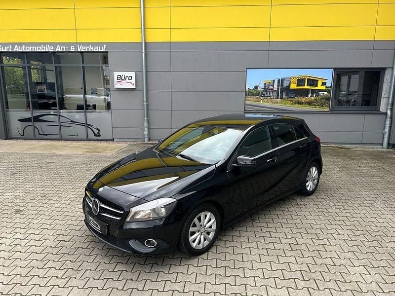 Schwarz Gebraucht 2013 Mercedes A180 Limousine | 10.990 € (Fairer Preis) - Bild 1/4