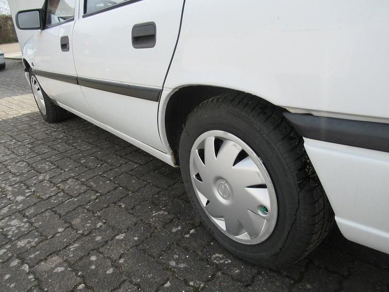 Gebraucht Opel Vectra 82 PS (60 kW) 1992 Weiß Limousine