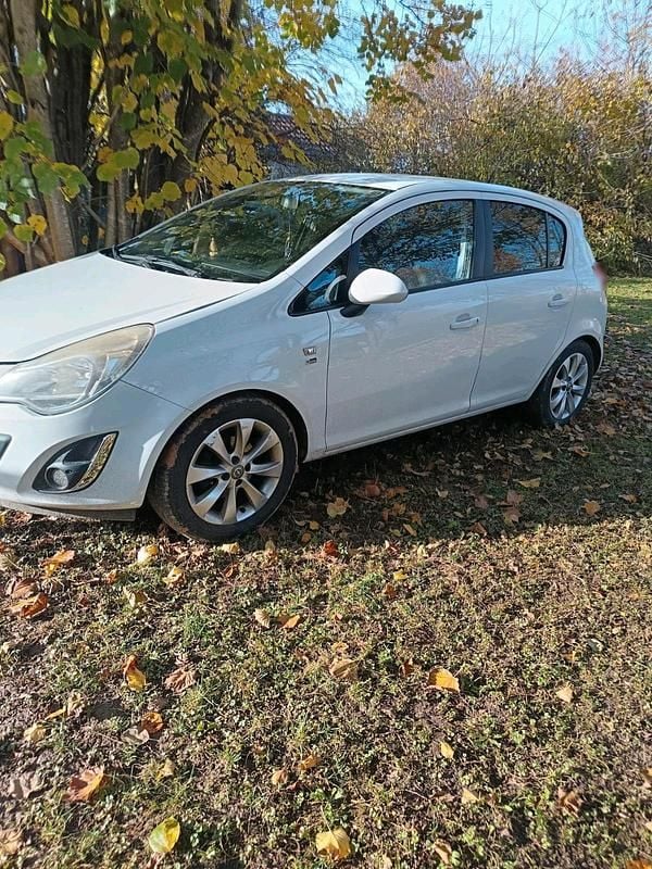 Gebraucht Opel Corsa 120 PS (88 kW) 2012 Weiß Kleinwagen