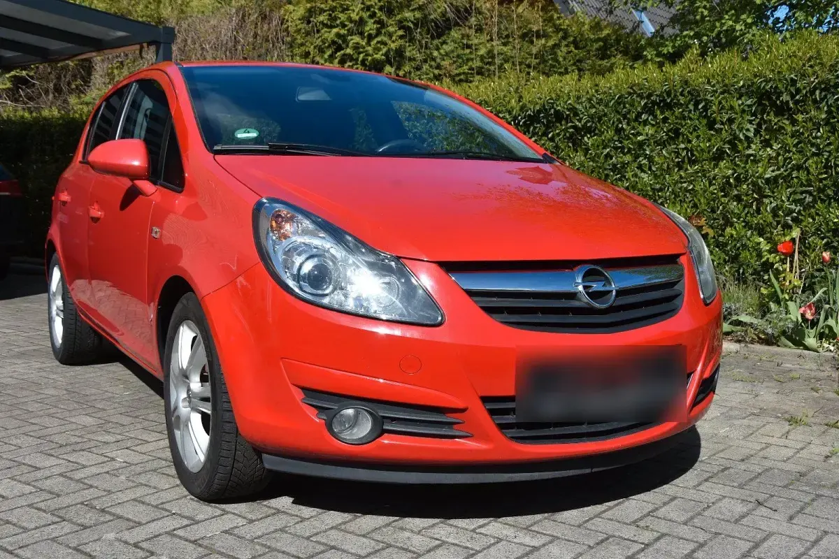 Usado Opel Corsa Innovation 90 HP (66 kW) 2009 Vermelho Citadino