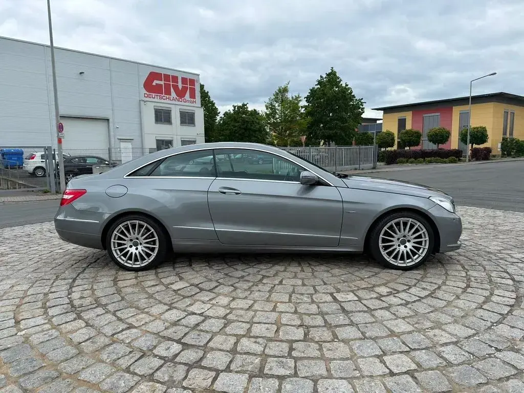 Gebraucht Mercedes E250 Avantgarde 204 PS (150 kW) 2009 Grau Coupé