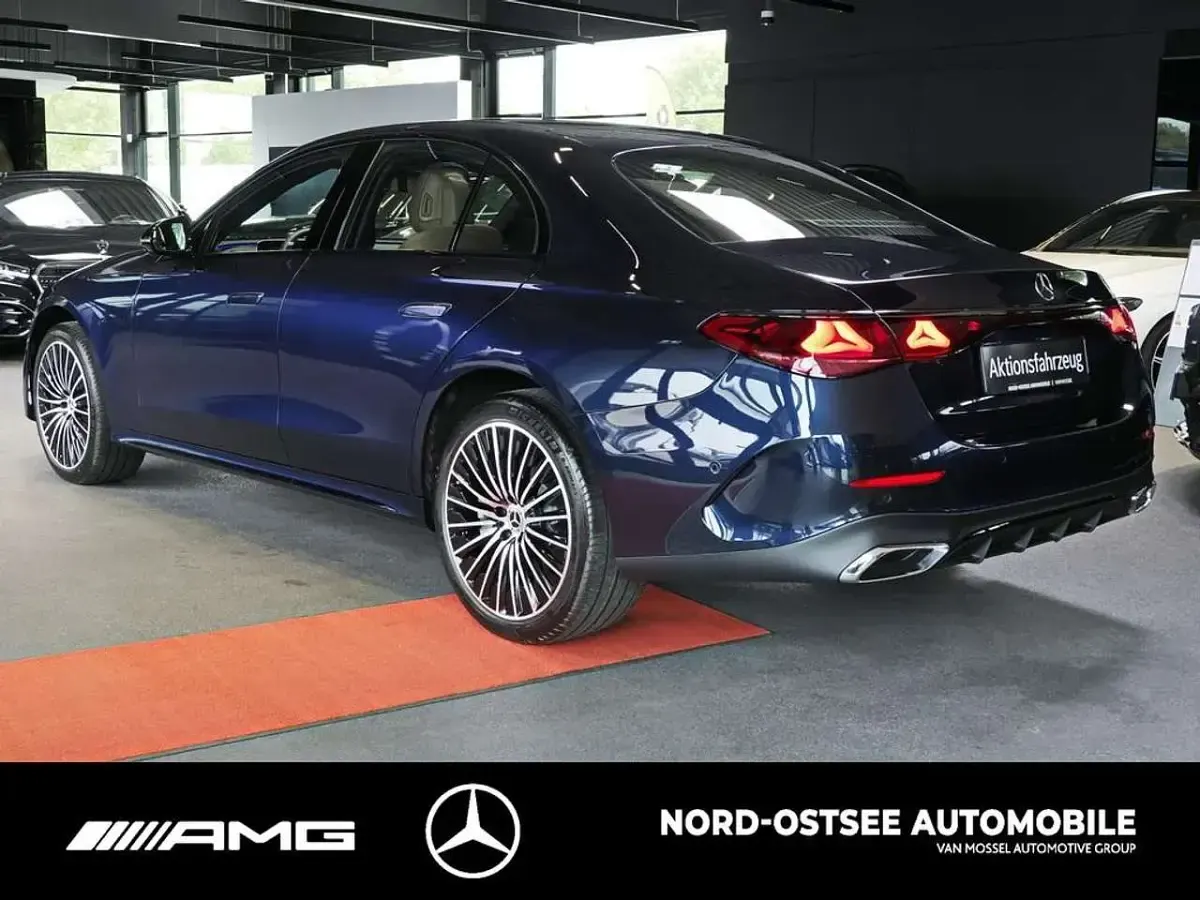 Gebraucht Mercedes E450 AMG 367 PS (269 kW) 2026 Blau Limousine
