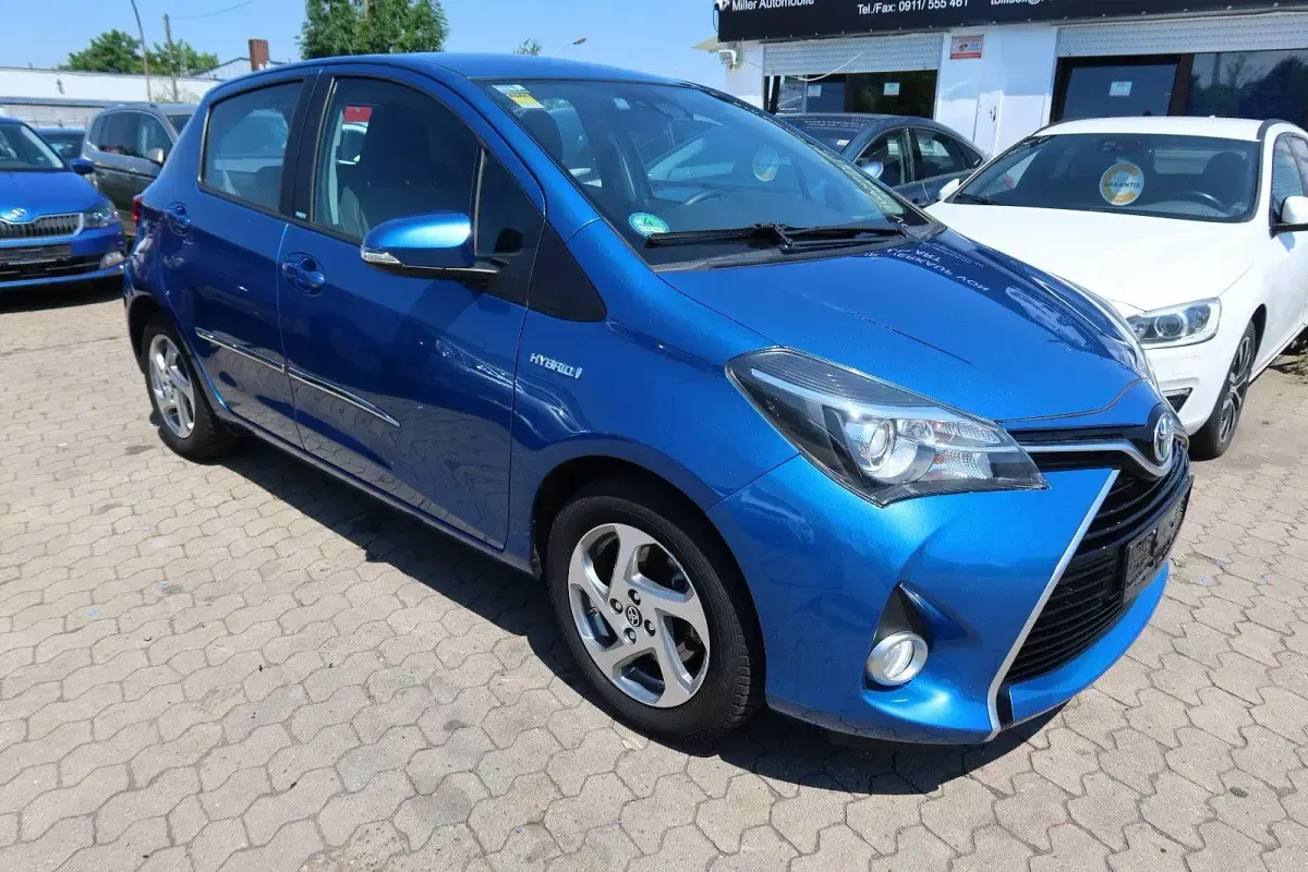 Gebraucht Toyota Yaris Hybrid Edition-S 75 PS (55 kW) 2016 Blau Limousine