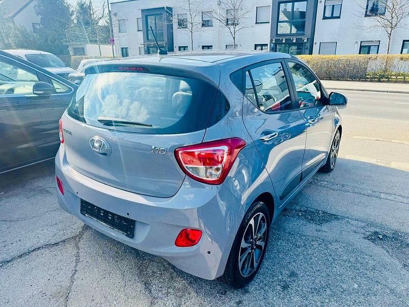 Gebraucht Hyundai i10 Style 87 PS (63 kW) 2015 Grau Kleinwagen