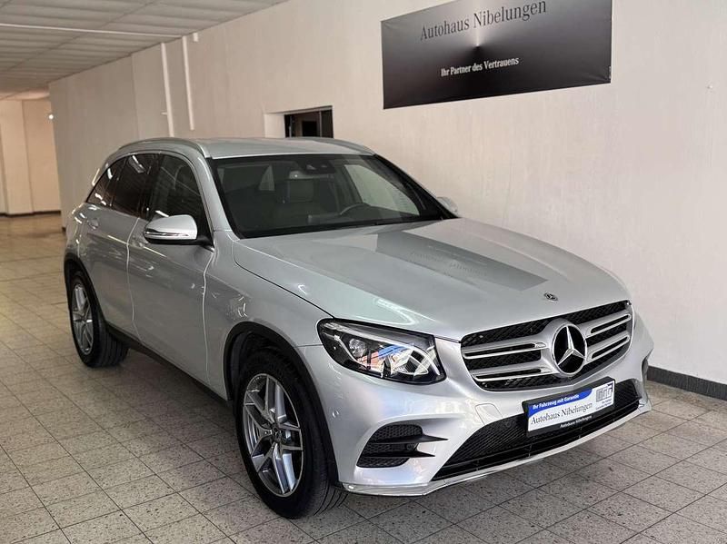 Iridiumsilber Gebraucht 2019 Mercedes GLC250 AMG line SUV | 35.699 € (Fairer Preis) - Bild 1/4