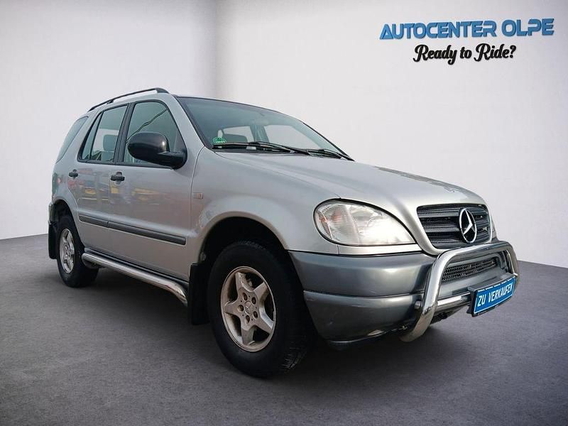 Silber Gebraucht 1999 Mercedes ML320 SUV | 6.499 € (Etwas zu teuer) - Bild 1/4