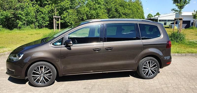 Second-hand VW Sharan 184 CP (135 kW) 2016 Maro Monovolum