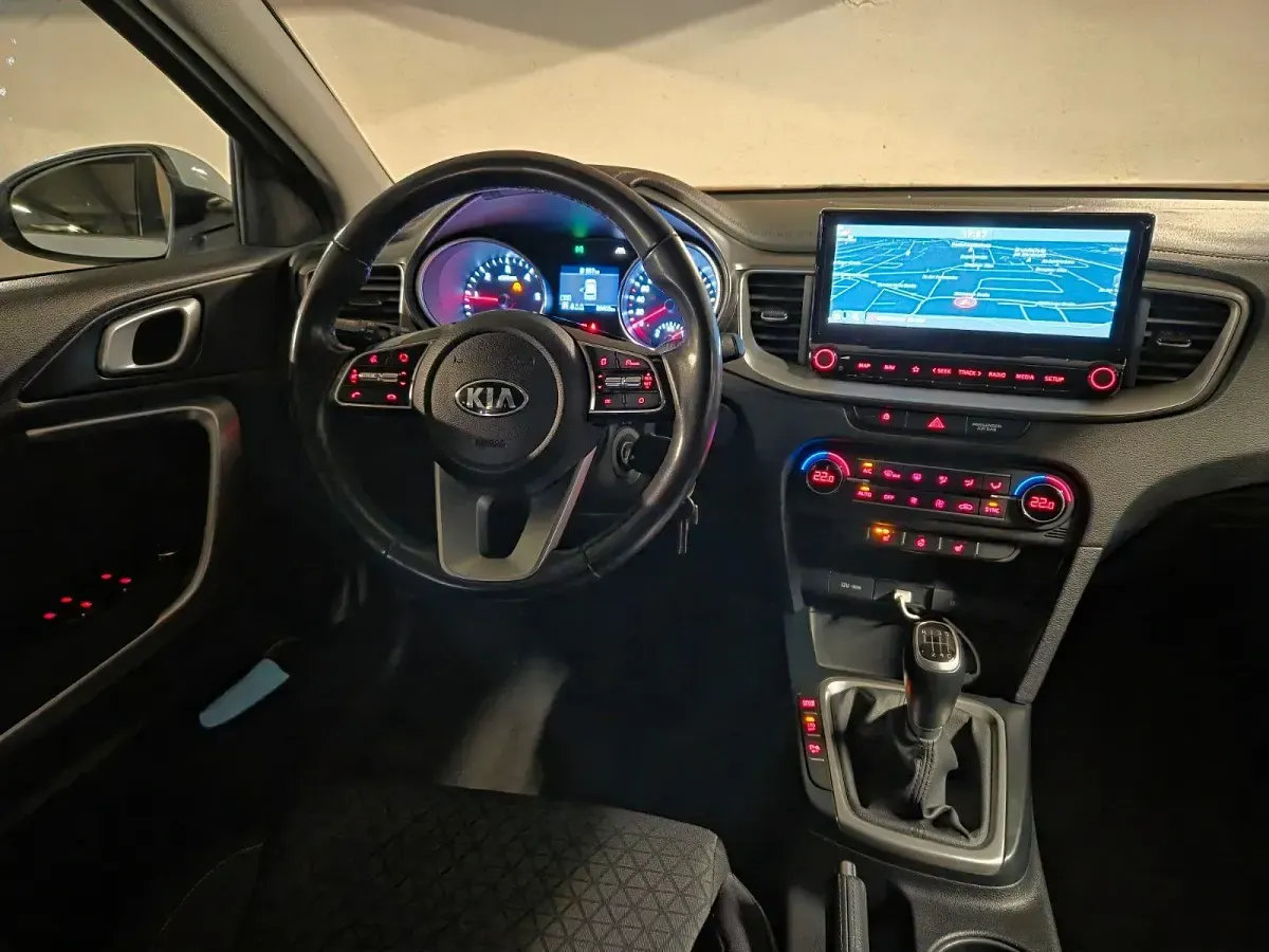 Gebraucht Kia Ceed Vision 136 PS (100 kW) 2021 Weiß Kleinwagen