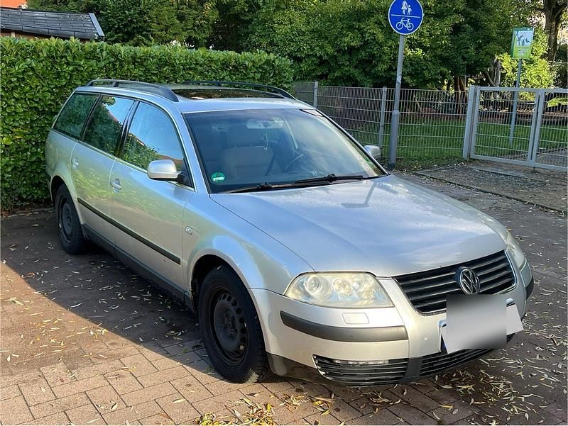 Silber Gebraucht 2003 VW Passat Kombi | 1.490 € (Fairer Preis) - Bild 1/4