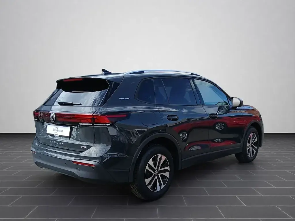 Neu VW Tiguan 150 PS (110 kW) 2026 Grau SUV