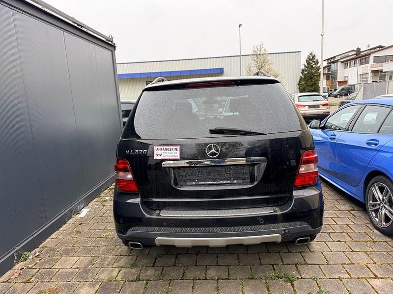 Gebraucht Mercedes ML320 224 PS (164 kW) 2007 Schwarz SUV
