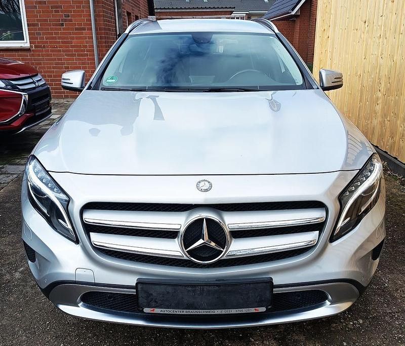 Gebraucht Mercedes GLA200 156 PS (114 kW) 2015 Silber SUV