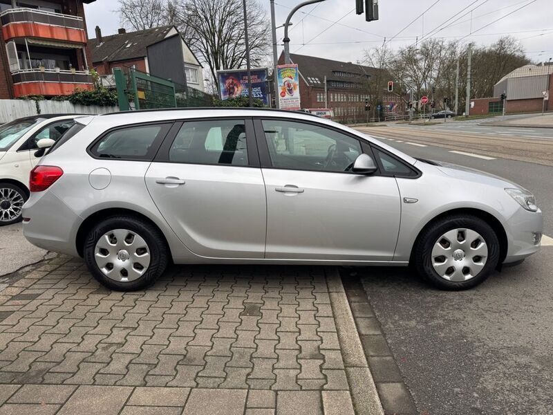 Gebraucht Opel Astra Edition 140 PS (102 kW) 2012 Silber Kombi