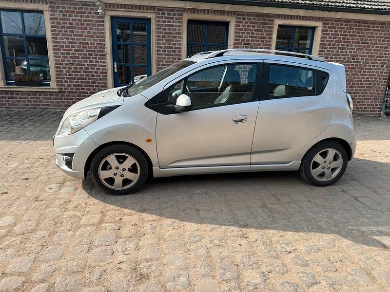 Gebraucht Chevrolet Spark LT 74 PS (54 kW) 2011 Silber Kleinwagen