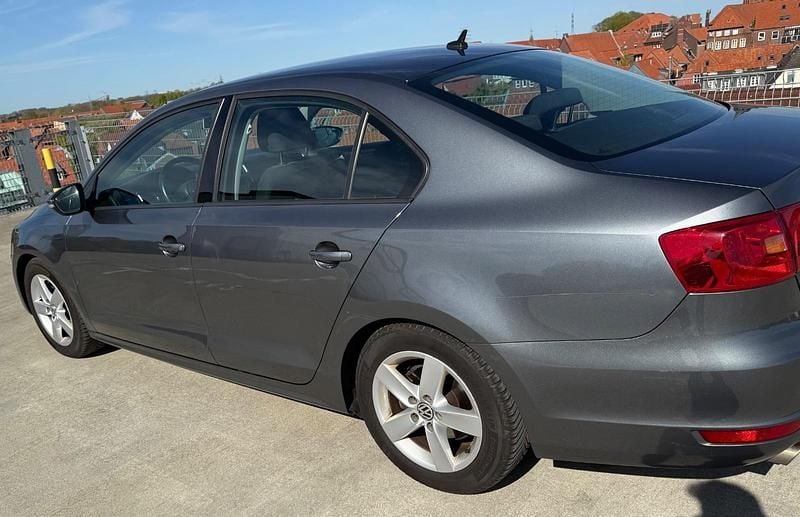 Usata VW Jetta 140 CV (102 kW) 2011 Argento Berlina