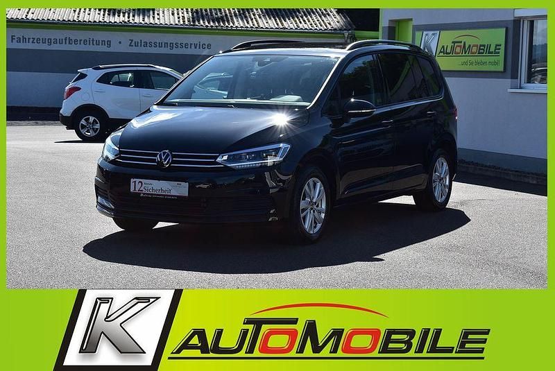 Schwarz Gebraucht 2024 VW Touran Van / Kleinbus | 30.380 € (Guter Preis) - Bild 1/4