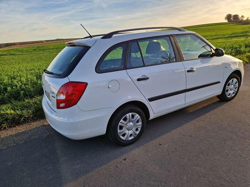 Gebraucht Skoda Fabia Cool Edition 69 PS (50 kW) 2012 Weiß Kombi