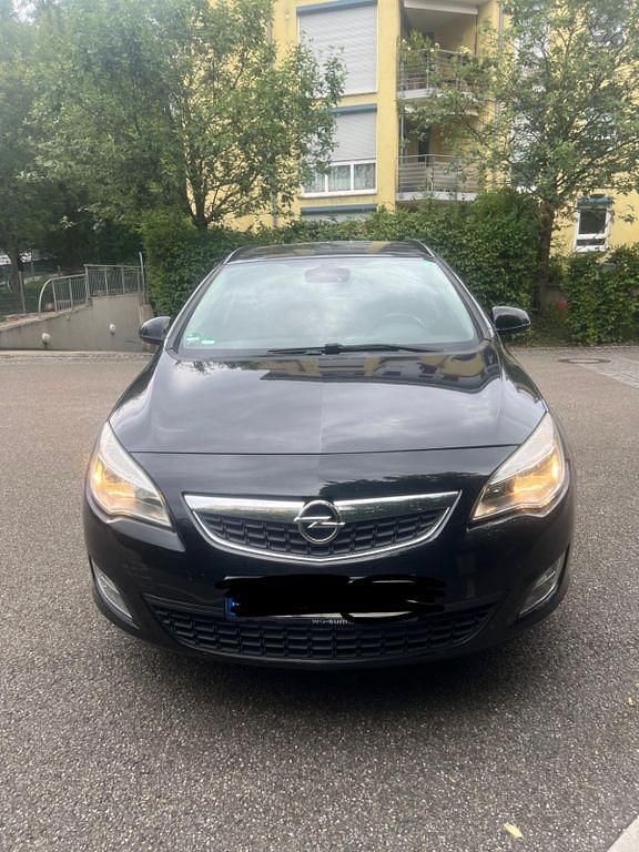 Schwarz Gebraucht 2011 Opel Astra Edition Kombi | 3.300 € (Guter Preis) - Bild 1/4