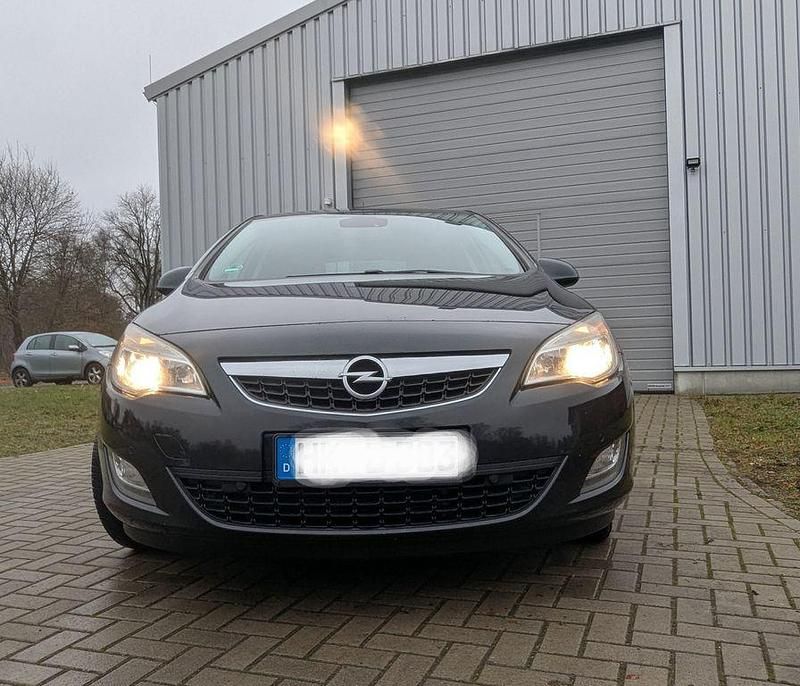 Gebraucht Opel Astra Design Edition 140 PS (102 kW) 2012 Schwarz Limousine