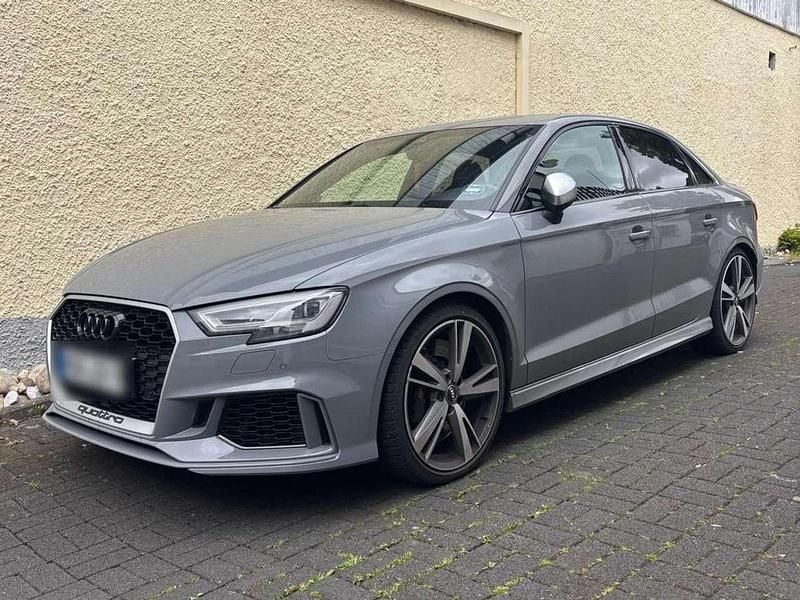 Grau Gebraucht 2018 Audi RS3 Ambiente Kleinwagen | 44.000 € (Guter Preis) - Bild 1/4