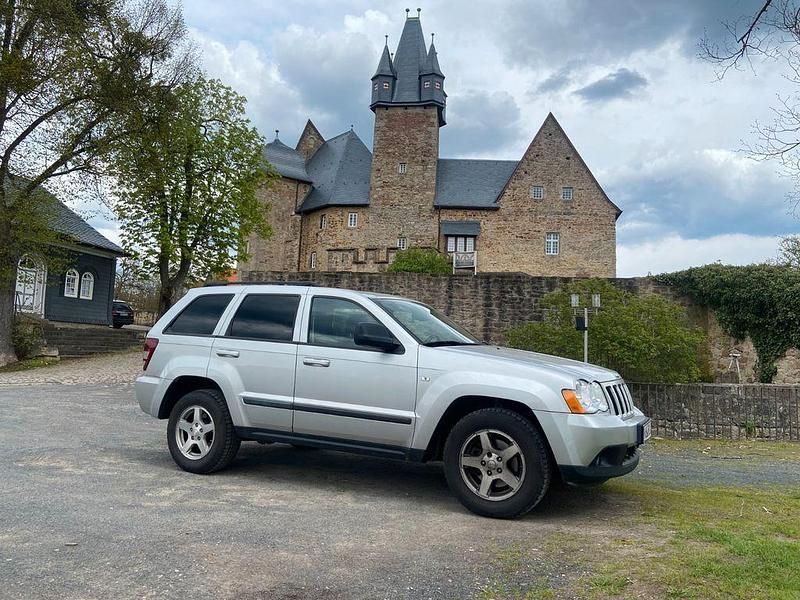 Gebraucht Jeep Grand Cherokee Laredo 218 PS (160 kW) 2010 Silber SUV