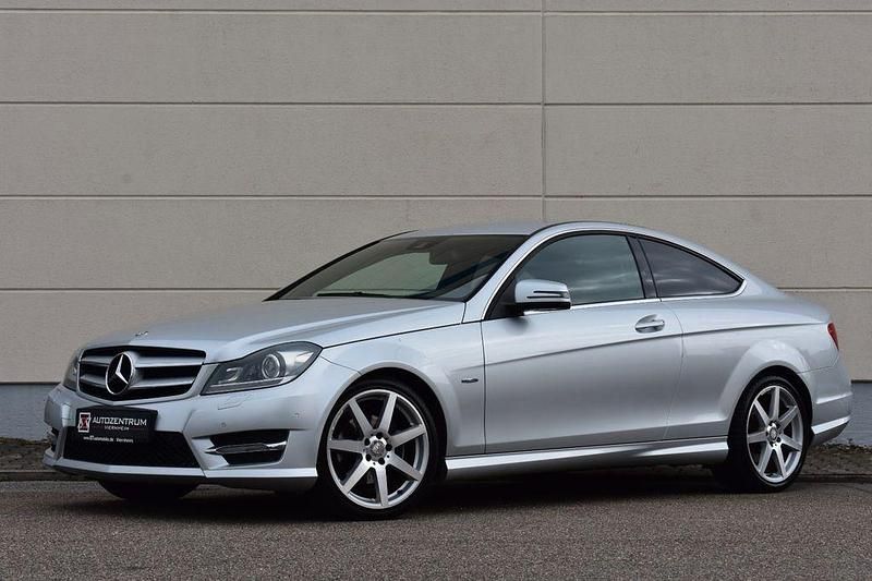 Silber Gebraucht 2012 Mercedes C220 AMG line Coupé | 7.590 € (Guter Preis) - Bild 1/4