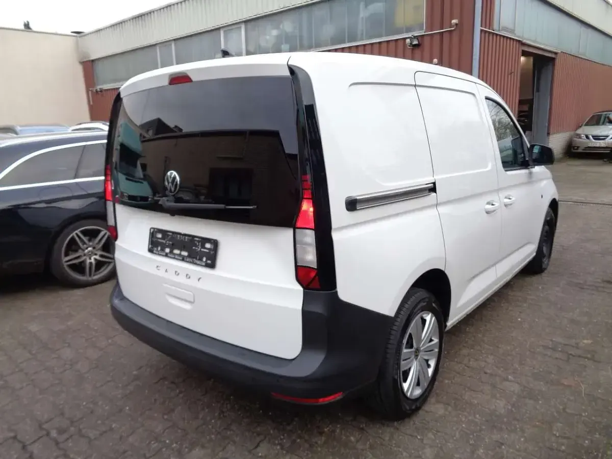 Gebraucht VW Caddy 122 PS (89 kW) 2022 Weiß Van / Kleinbus