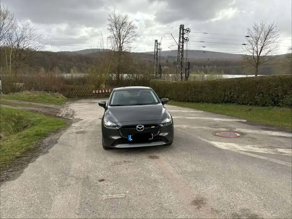 Gebraucht Mazda 2 Center-Line 90 PS (66 kW) 2024 Grau Kleinwagen