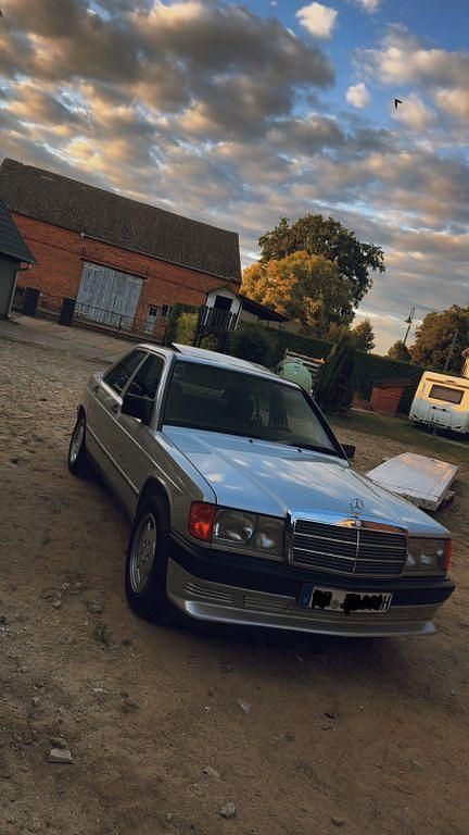 Silber Gebraucht 1988 Mercedes 190 Limousine | 3.750 € - Bild 1/4